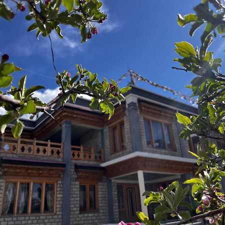 Ladakh Country Inn Leh Bagian luar foto