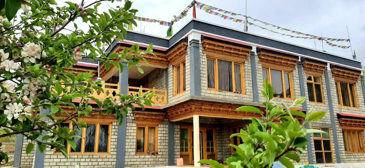 Ladakh Country Inn Leh Bagian luar foto