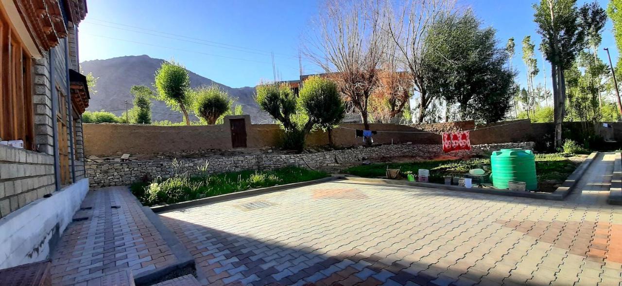 Ladakh Country Inn Leh Bagian luar foto